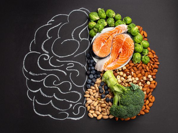 chalkboard sketch of brain with fish, almonds and broccoli